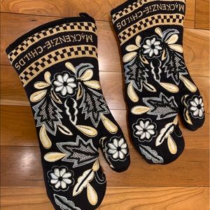 Mackenzie child’s Oven Mitts